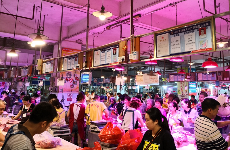 水街市场食品行业经营户“挂牌公示 ”(拍摄：苏运明).jpg